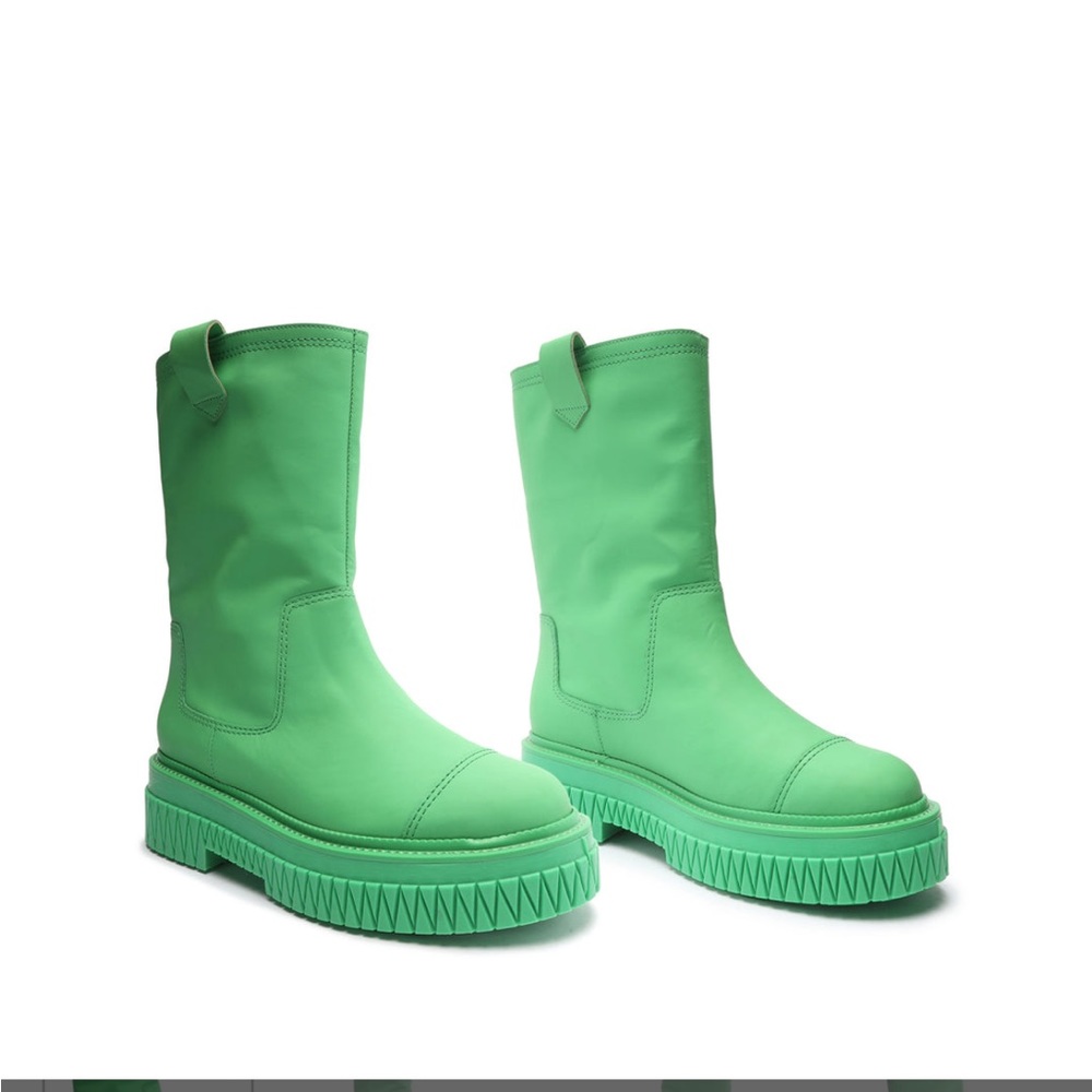 Schutz | Jacy Leather Boot in green, size 8.5